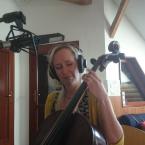 Vyřiďte doma, fotoreportáž březen 2019 - smyčce: Peťa Dvořáková jako host, violoncello