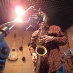 Tonda s tenorovým saxofonem